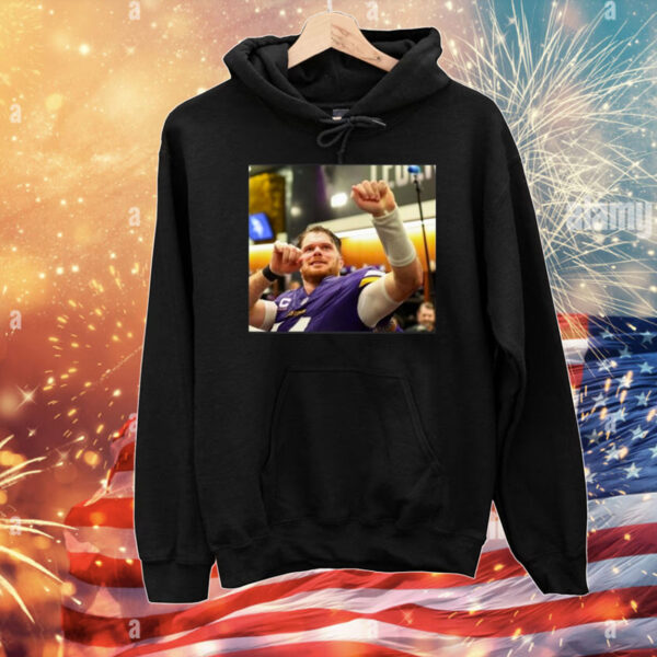 Official Minnesota Vikings Gave Sam Darnold In Locker Room NFL Photo T-Shirt